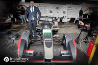 InstaForex - พันธมิตรอย่างเป็นทางการของทีมแข่ง Dragon Racing