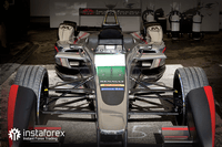 InstaForex - พันธมิตรอย่างเป็นทางการของทีมแข่ง Dragon Racing