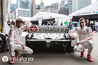 InstaForex - พันธมิตรอย่างเป็นทางการของทีมแข่ง Dragon Racing