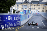 InstaForex - พันธมิตรอย่างเป็นทางการของทีมแข่ง Dragon Racing