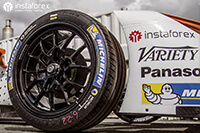 InstaForex - พันธมิตรอย่างเป็นทางการของทีมแข่ง Dragon Racing