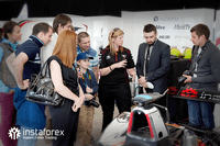 InstaForex - พันธมิตรอย่างเป็นทางการของทีมแข่ง Dragon Racing