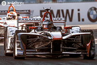 InstaForex - พันธมิตรอย่างเป็นทางการของทีมแข่ง Dragon Racing