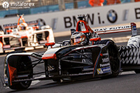 InstaForex - พันธมิตรอย่างเป็นทางการของทีมแข่ง Dragon Racing