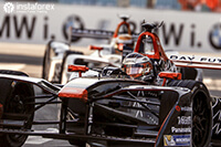 InstaForex - พันธมิตรอย่างเป็นทางการของทีมแข่ง Dragon Racing