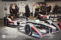 InstaForex - พันธมิตรอย่างเป็นทางการของทีมแข่ง Dragon Racing